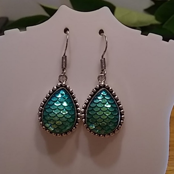 ๐MULTI COLOR DIECLO GLASS Handmade earrings - Picture 7 of 16